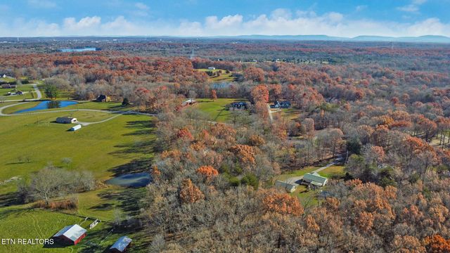 370 Red Brush Drive, Crossville, TN 38555