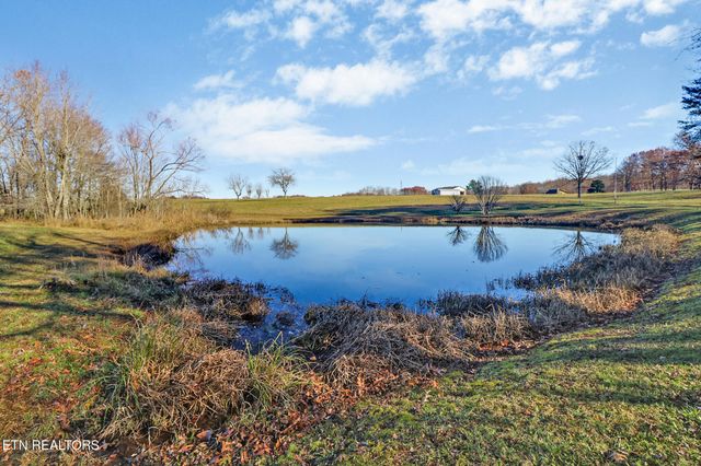 370 Red Brush Drive, Crossville, TN 38555