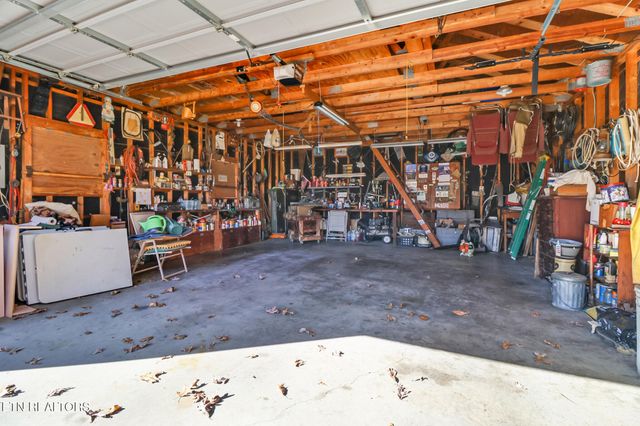 370 Red Brush Drive, Crossville, TN 38555