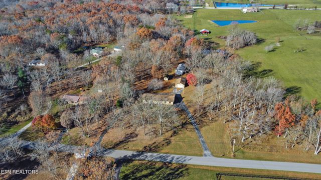 370 Red Brush Drive, Crossville, TN 38555