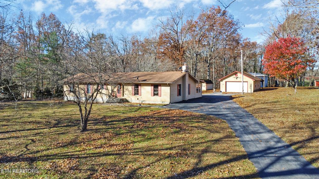 370 Red Brush Drive, Crossville, TN 38555