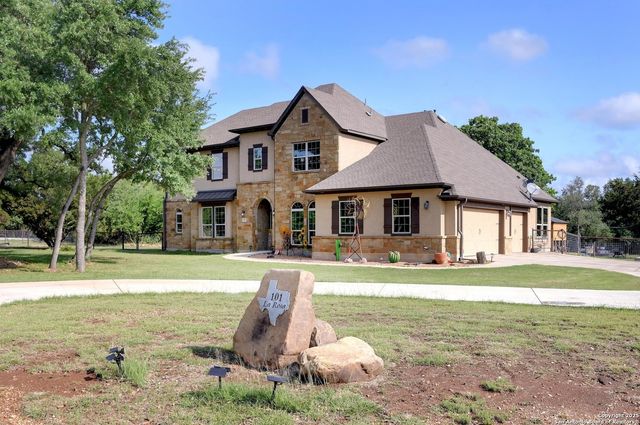 101 La Rosa Drive, Blanco, TX 78606
