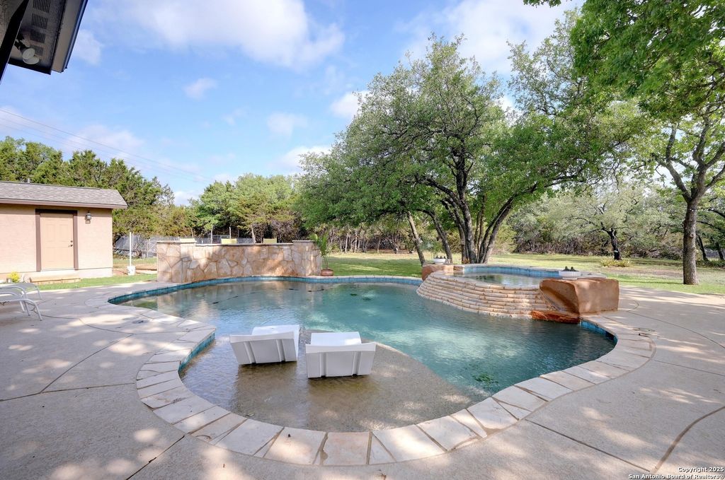 101 La Rosa Drive, Blanco, TX 78606