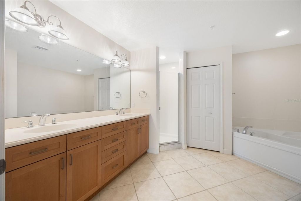 Image 20 of property listing at 6336 BUFORD STREET 707, Orlando, FL 32835