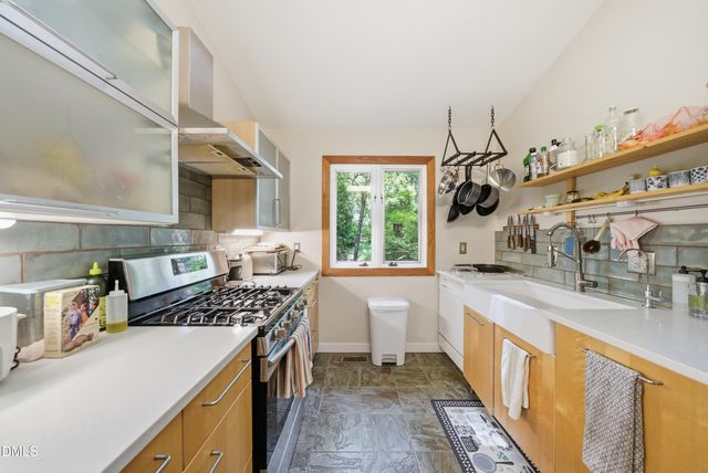 16 Davie Circle, Chapel Hill, NC 27514