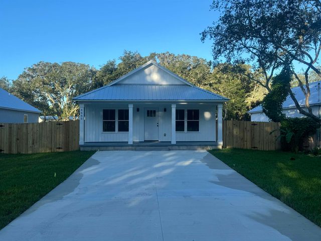 908 Kennedy Dr, St Augustine, FL 32084