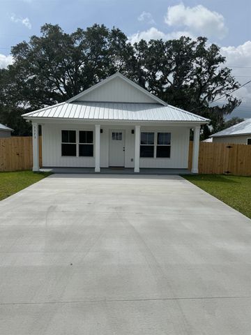 908 Kennedy Dr, St Augustine, FL 32084