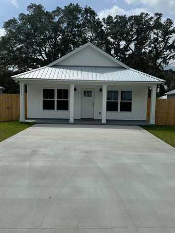 908 Kennedy Dr, St Augustine, FL 32084