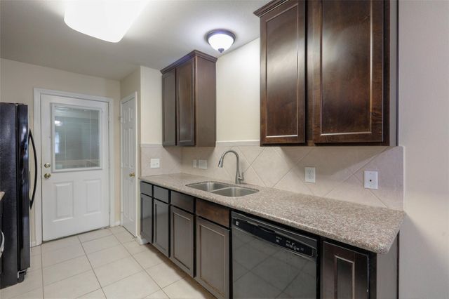 11905 Algonquin Drive 20, Houston, TX 77089