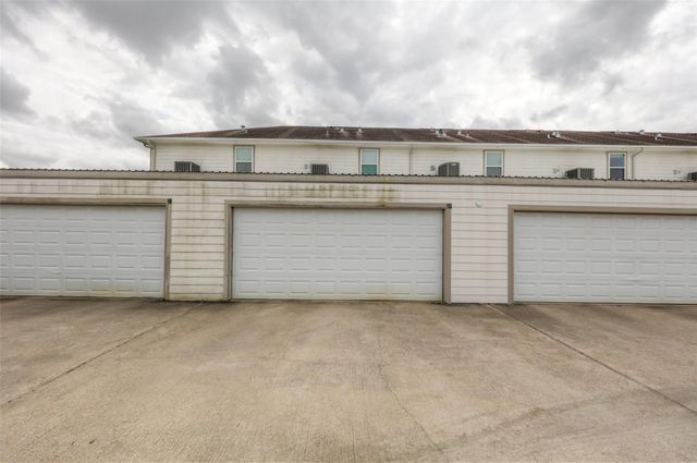 11905 Algonquin Drive 20, Houston, TX 77089