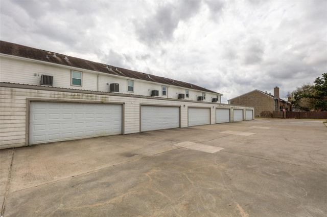 11905 Algonquin Drive 20, Houston, TX 77089