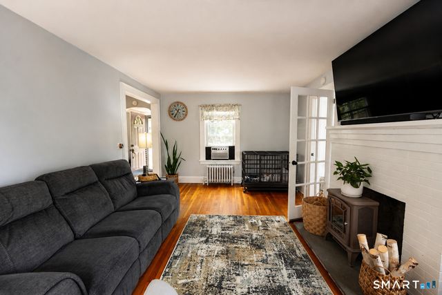29 Niles Hill Road, New London, CT 06320