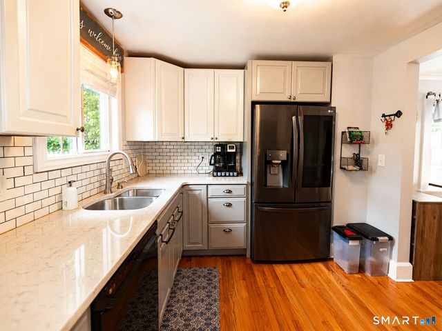 29 Niles Hill Road, New London, CT 06320