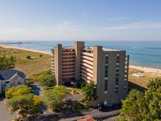 100 Lake Shore Drive 204, Michigan City, IN 46360