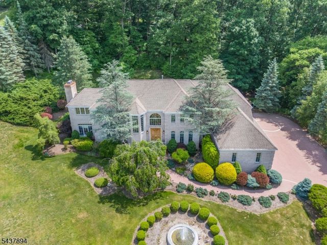 5 Raine Tree Ct, Kinnelon Boro, NJ 07405