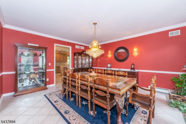 5 Raine Tree Ct, Kinnelon Boro, NJ 07405