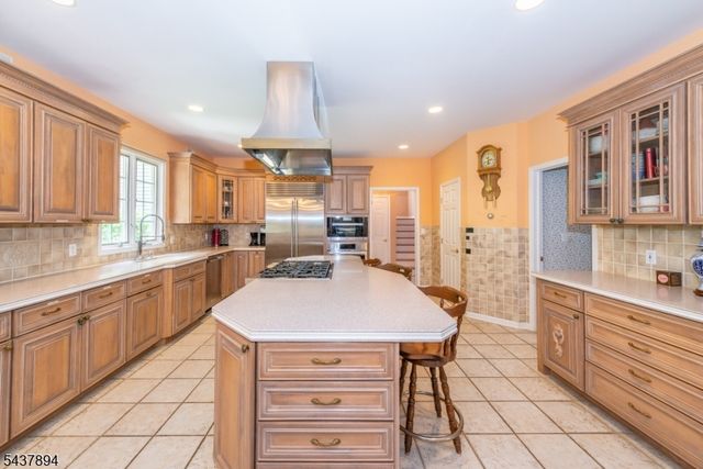 5 Raine Tree Ct, Kinnelon Boro, NJ 07405