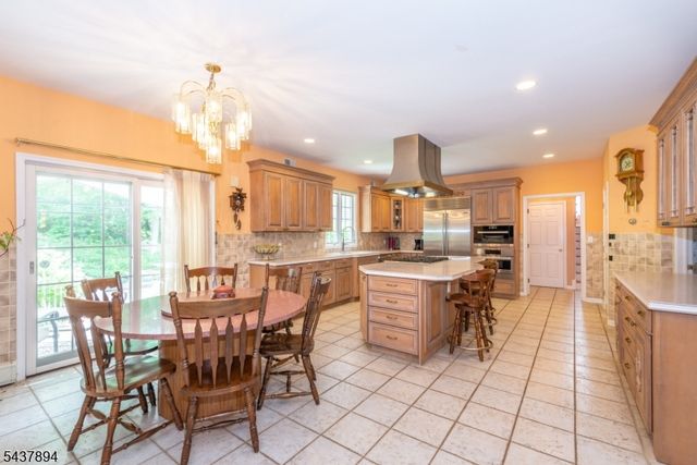 5 Raine Tree Ct, Kinnelon Boro, NJ 07405