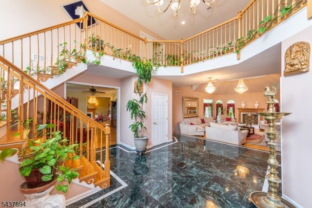 5 Raine Tree Ct, Kinnelon Boro, NJ 07405