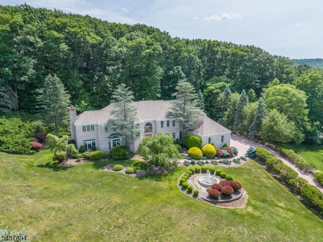 5 Raine Tree Ct, Kinnelon Boro, NJ 07405