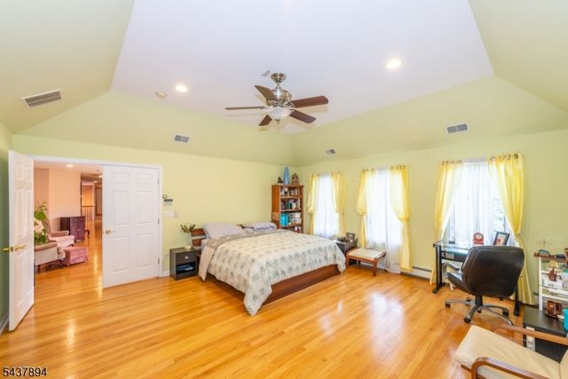 5 Raine Tree Ct, Kinnelon Boro, NJ 07405