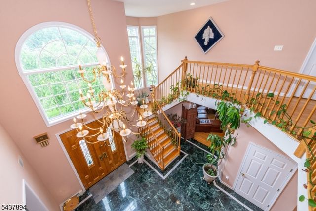 5 Raine Tree Ct, Kinnelon Boro, NJ 07405
