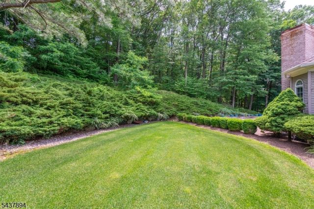 5 Raine Tree Ct, Kinnelon Boro, NJ 07405