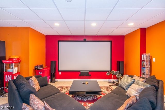 5 Raine Tree Ct, Kinnelon Boro, NJ 07405
