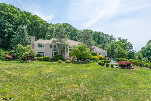 5 Raine Tree Ct, Kinnelon Boro, NJ 07405