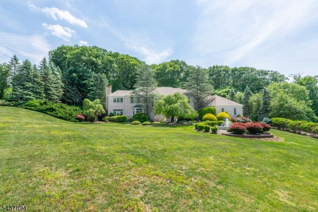 5 Raine Tree Ct, Kinnelon Boro, NJ 07405