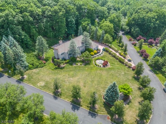 5 Raine Tree Ct, Kinnelon Boro, NJ 07405