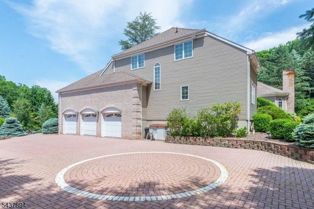 5 Raine Tree Ct, Kinnelon Boro, NJ 07405