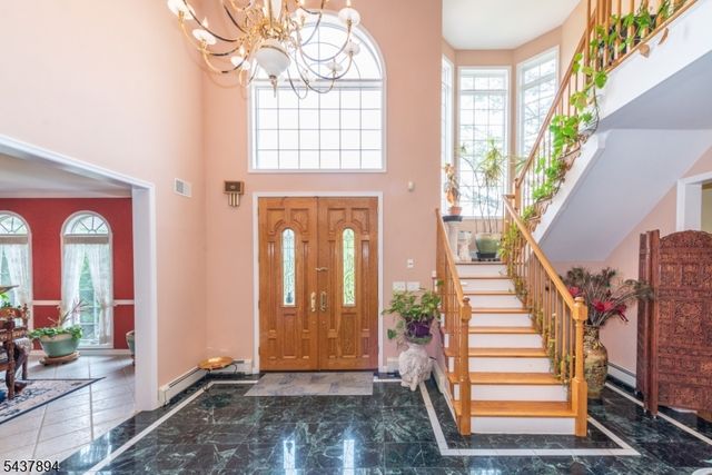 5 Raine Tree Ct, Kinnelon Boro, NJ 07405