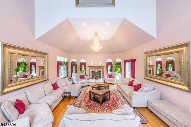 5 Raine Tree Ct, Kinnelon Boro, NJ 07405