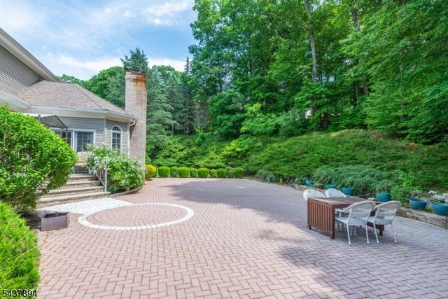 5 Raine Tree Ct, Kinnelon Boro, NJ 07405