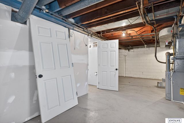 2040 N 50Th Street, Omaha, NE 68104