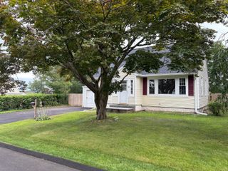 39 Calvert Place, Bridgeport, CT 06606