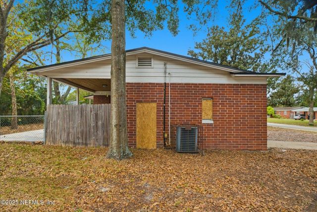 1706 SPRINKLE Drive, Jacksonville, FL 32211