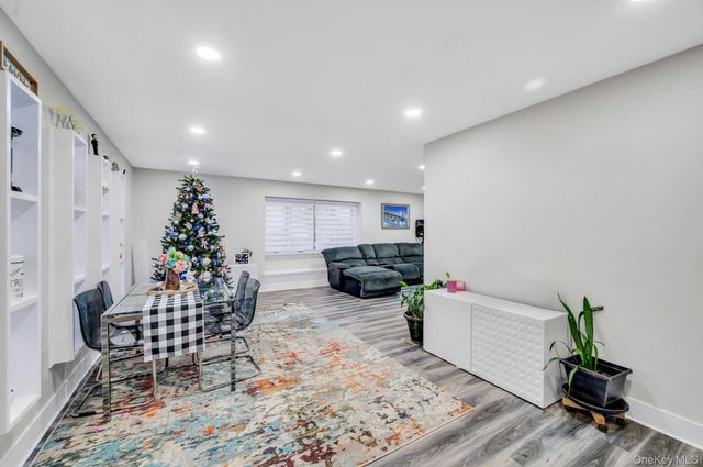 15 Drake Avenue, Bellport, NY 11713