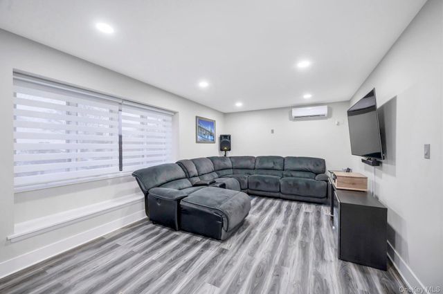 15 Drake Avenue, Bellport, NY 11713