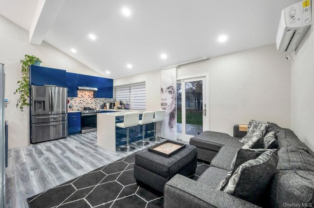 15 Drake Avenue, Bellport, NY 11713