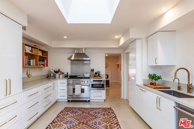 3122 Dona Susana Drive, Los Angeles, CA 91604