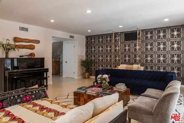 3122 Dona Susana Drive, Los Angeles, CA 91604