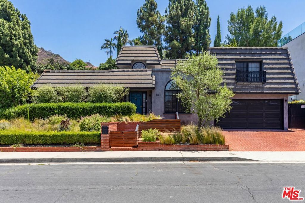3122 Dona Susana Drive, Los Angeles, CA 91604