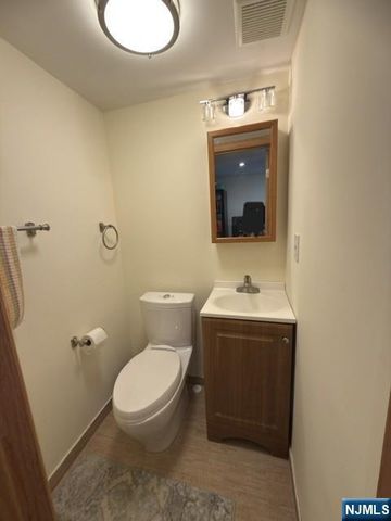 42-05 Williams Street, Fair Lawn, NJ 07410