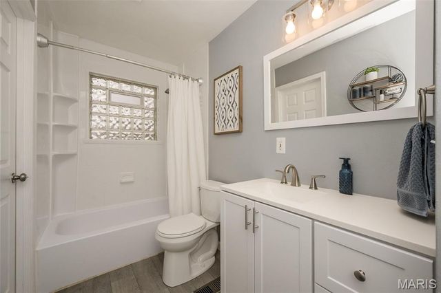 1237 Trails Drive, Fenton, MO 63026