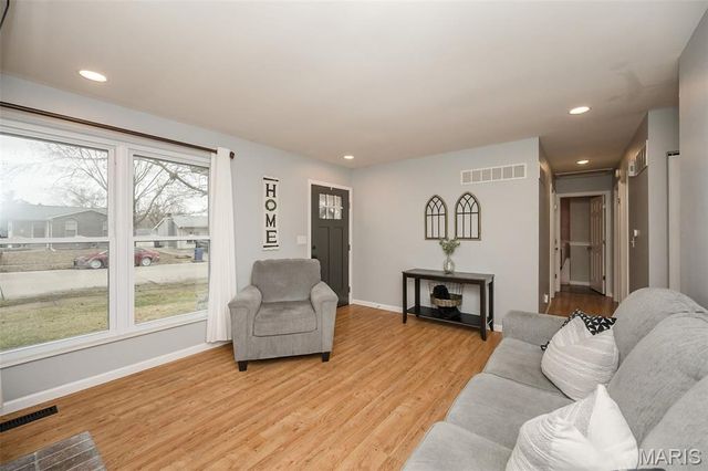 1237 Trails Drive, Fenton, MO 63026