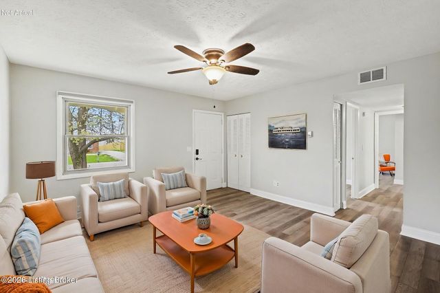 202 Hillside Ln, Louisville, KY 40229