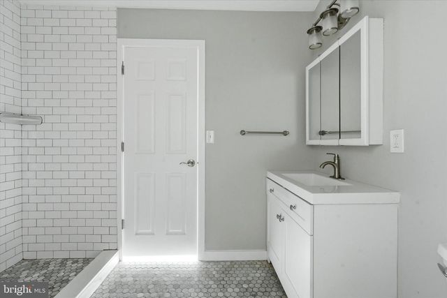 717 E THOMPSON ST, Philadelphia, PA 19125