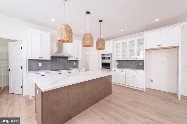 2328 ROCKVALE RD, Lancaster, PA 17602